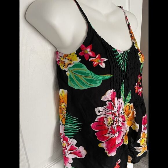 Old navy black floral tank top - Picture 2 of 3